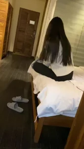 安徽约战学生妹记录全过程，身材巨棒可爱反差婊。全集更精彩同城可推资源