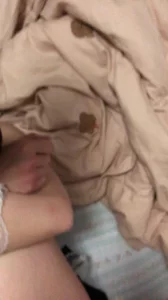 扛起女友的大长腿进行狂插(看禁止内容)